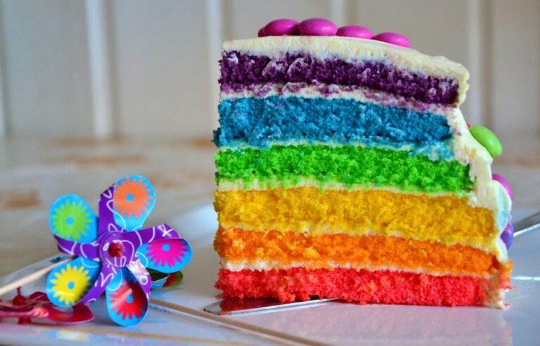 Regenbogenkuchen für Kindergeburtstage